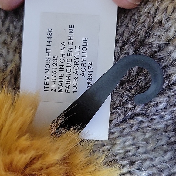 Mustard yellow ombre toque with polar fleece lining. Soft winter hat, plush hat - Picture 6 of 7